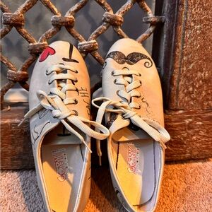 Goby White & Red 'I Love Mustache' Oxford